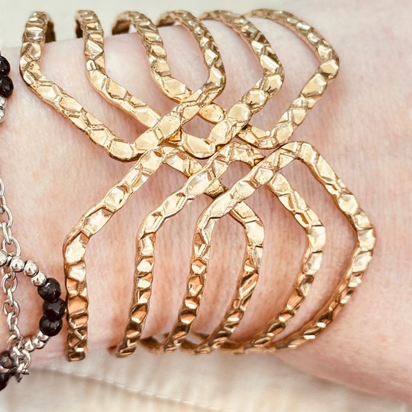 2/$20 Gold Tone Wide Bangle Bracelet w/Textured Design & Hinge Vintage - Picture 4 of 11